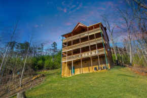 Spacious 8BR Sleeps 25 VIEWS! Prime Location